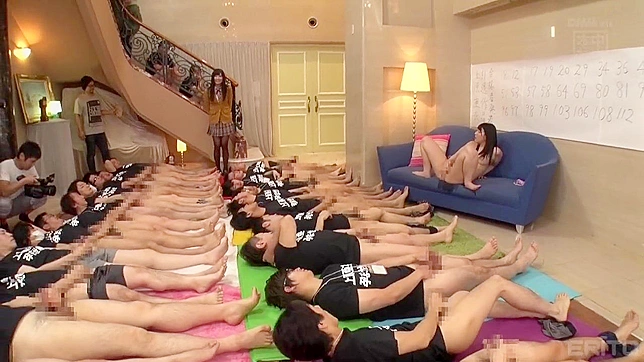 青少年选择火热的大屌做爱，他们渴望的身体因欲望而颤抖