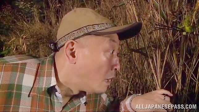 火辣棕发女郎在户外被大屌猛男狂抽湿穴