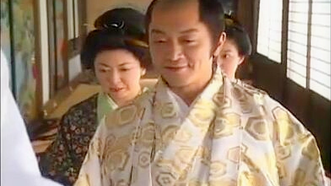 火辣艺伎在古庙仪式中被猛干