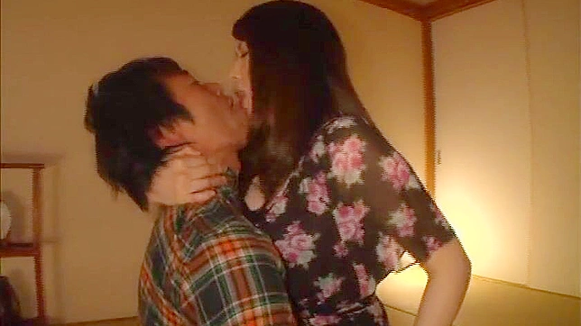 火辣亚裔美女被从后狂操wildly呻吟