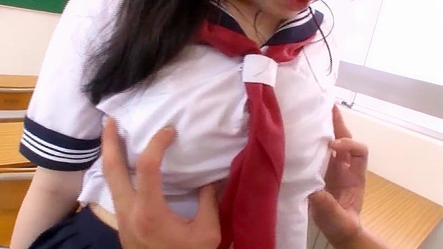 性感美女的甜美呻吟，粉嫩小穴被手指探入