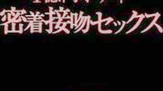 诱惑的奥kitะ咲（Anri Okita）吸吮并骑乘跳动的阳具