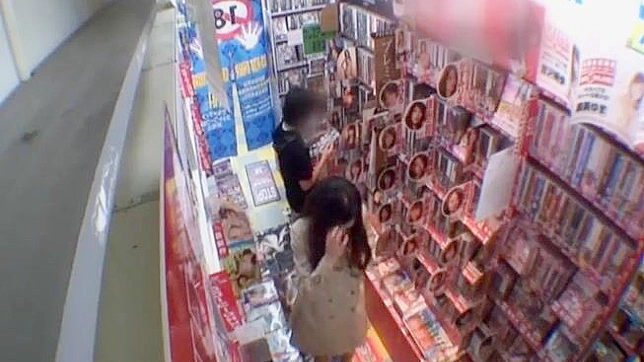 perverse亚洲美女只穿丁字裤和胸衣走进性用品店