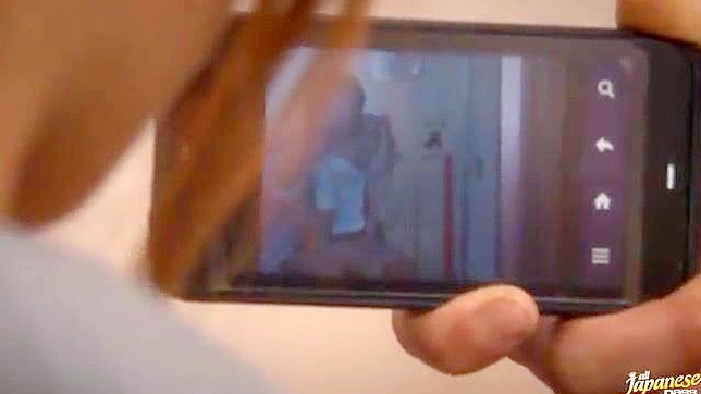 里约像疯了一样的淫妇骑着大屌,巨乳摇晃不停