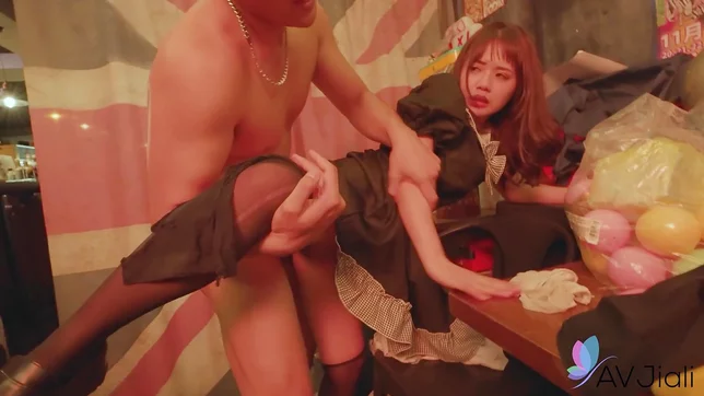 Horny Chinese Maid Wen Ruixin Fucks Hard with Lucky Guy