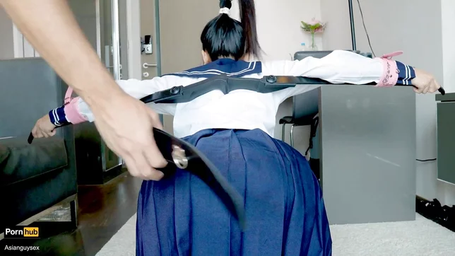Japanese Girl 18+ Gets Fucking Raw by Big Cock