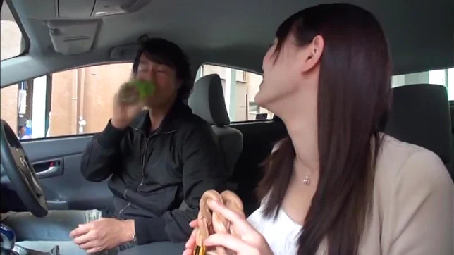 Teen amateur Kokoro Haiya masturbates inside a car