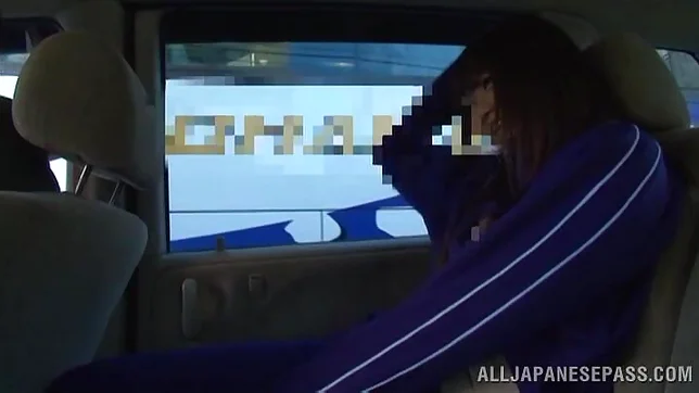 Sporty Japanese babe Miho Ninomiya likes acrobatic shagging 2