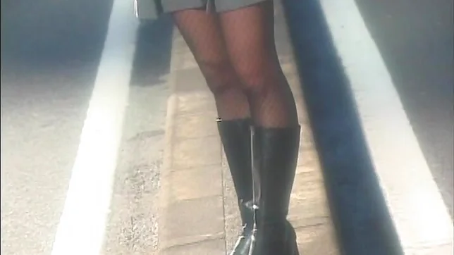 Mai Kanzaki has her pussy nailed deep