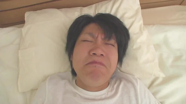 Sexy Japanese milf Kitsu Yuka reveals her fantastic body