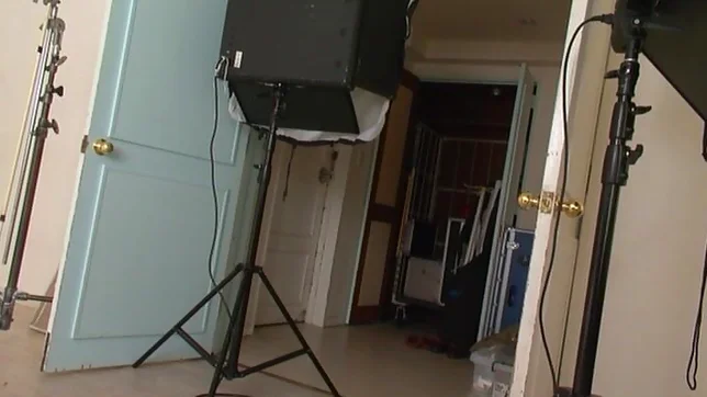 Ema Toono expertly handles a dick 5