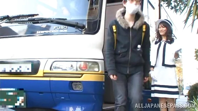 Kinky Japanese model amazes with her show 4