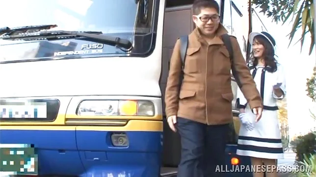 Kinky Japanese model amazes with her show 4