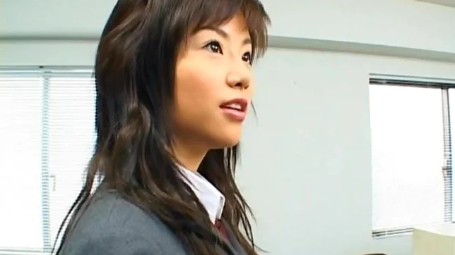 Akane Hotaru gives a hot blowjob 2