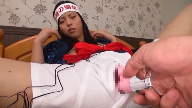 Teen Yumiko Oku receives tasty dick to play with