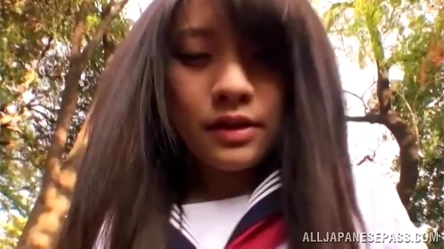 Amateur teen likes it in outdoors in the car