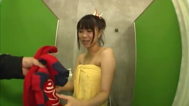 Hot Japanese AV Model receives pussy stimulation 3
