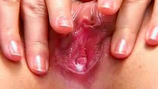 梦中亚裔少女穿黑色渔网袜，尽情享受深入性爱