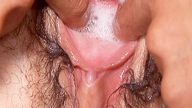 乖巧女孩让男孩给她一个凌乱的亚洲内射