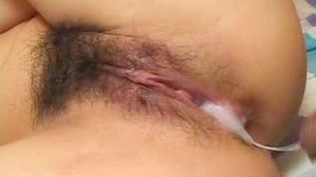 可爱亚洲妹子紧致小穴被粗壮巨屌狠狠撞击