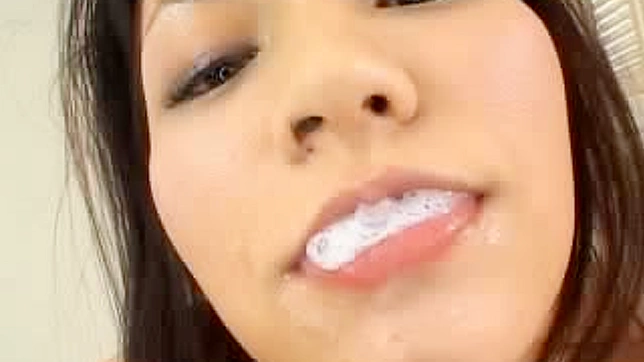 亚洲性感模特享受满口精液的刺激体验