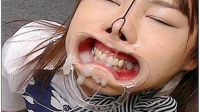 性感亚洲束缚：少女被精液覆盖的狂野体验